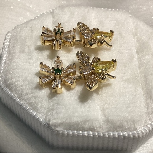 🐝10k Gold Bumblebee Daisy Cz Diamond Post back Stud Earrings - Picture 3 of 15